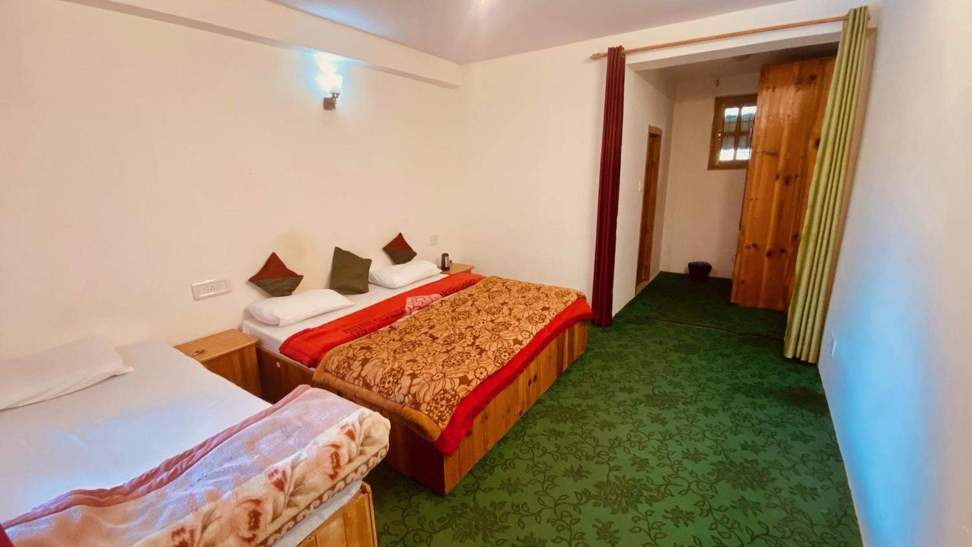 Madpackers Manali Hostel Екстериор снимка